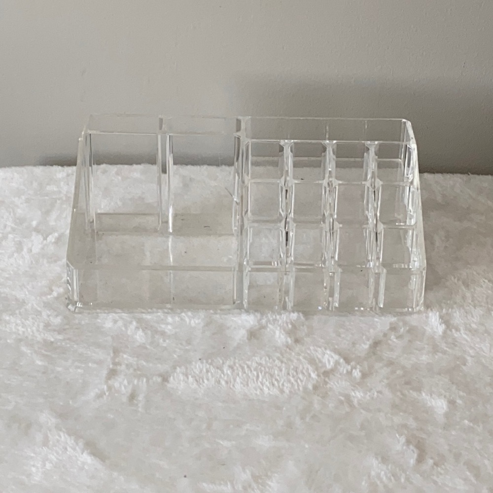 Acrylic makeup organizer